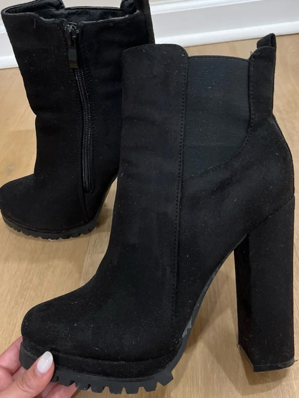 N/A stylish black